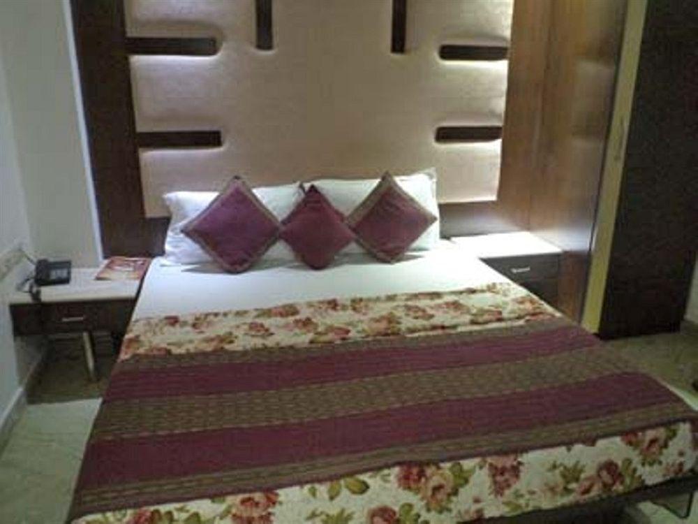 Jp Inn Hotel New Delhi Buitenkant foto